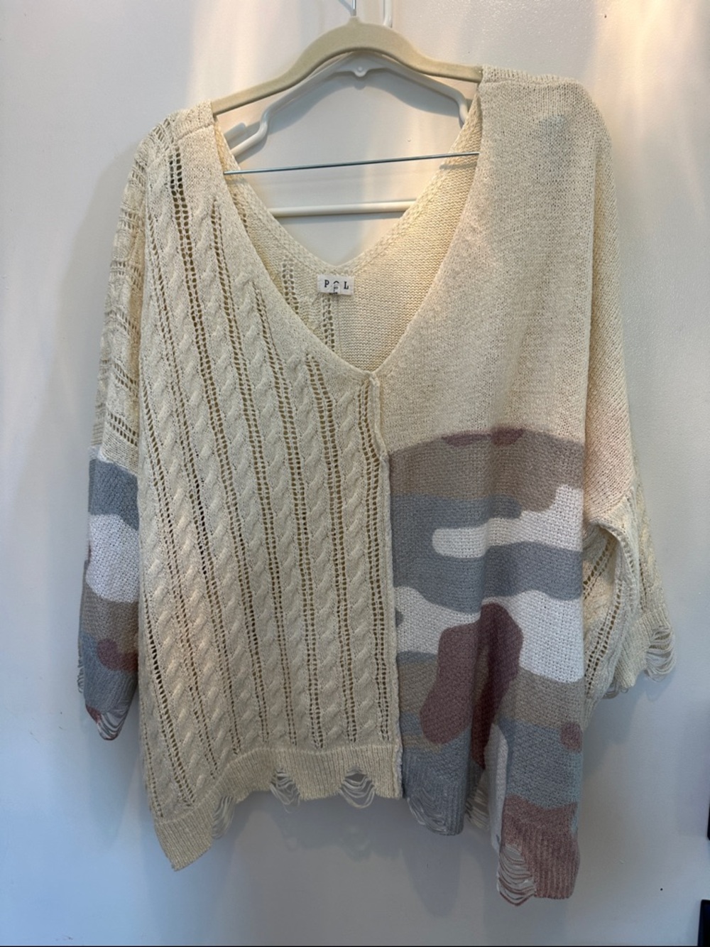 POL Cream Multi-Color V-Neck Knit Sweater L